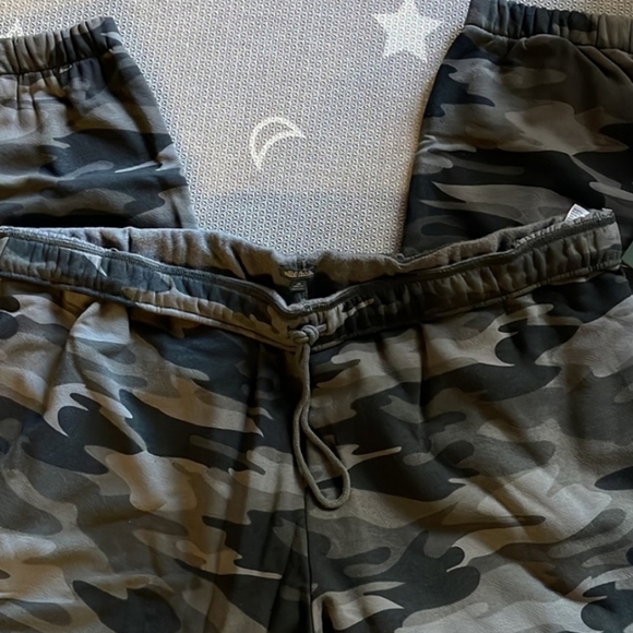 Wild Fable Camo Sweats - Picture 1 of 4